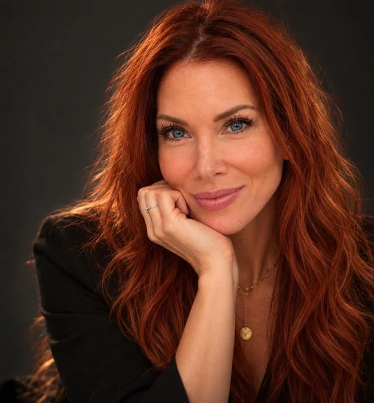 Jennifer, founder of J/S Vitality, smiling with her chin resting on her hand